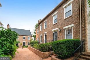 1142 N Pitt St - Photo 1 of 1