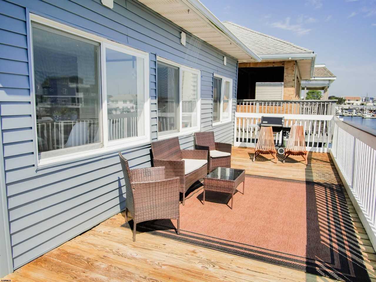 6104 Monmouth Ave - Photo 2 of 40