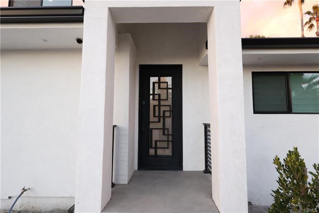 9315 White Oak Ave - Photo 3 of 21