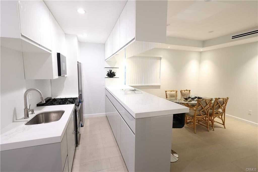 9315 White Oak Ave - Photo 4 of 21