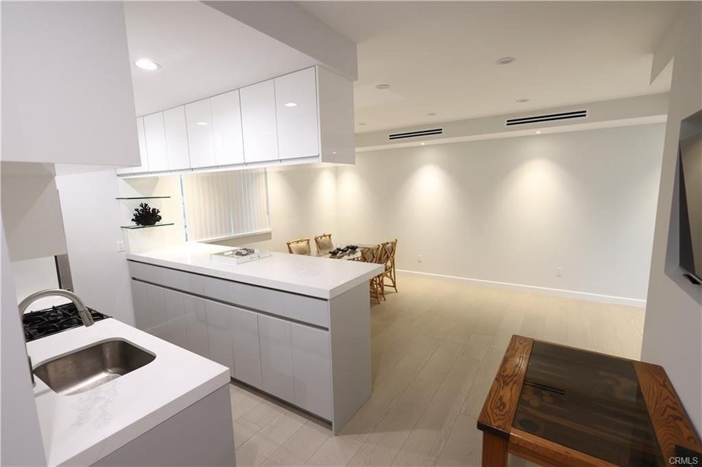 9315 White Oak Ave - Photo 5 of 21