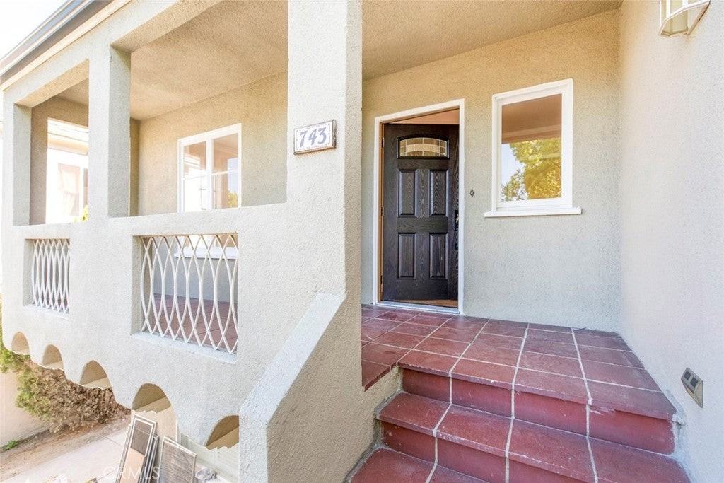 743 E Doran St - Photo 2 of 32