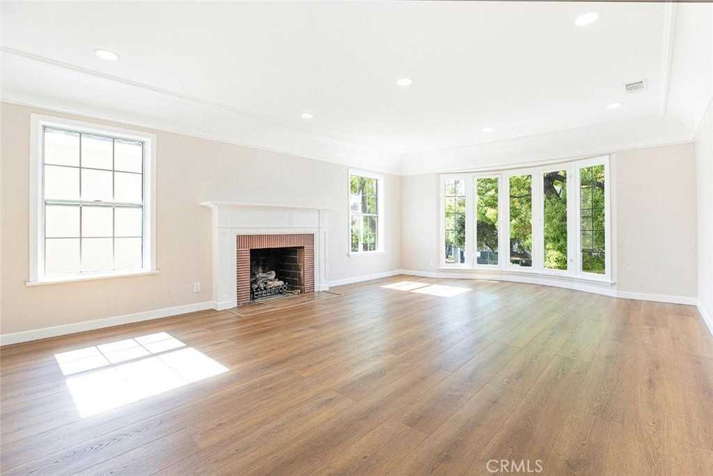 743 E Doran St - Photo 7 of 32