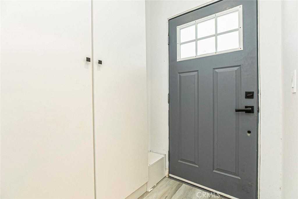 7347 Jamieson Ave - Photo 2 of 15