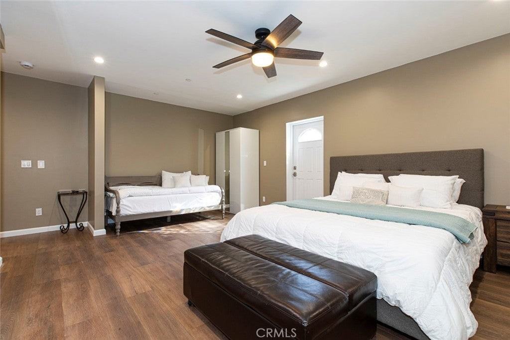 9334 Wayside Dr - Photo 4 of 50