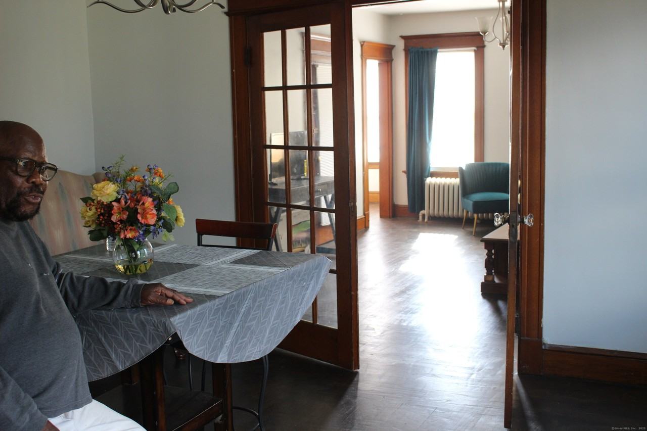 195 Highland Ave - Photo 4 of 11