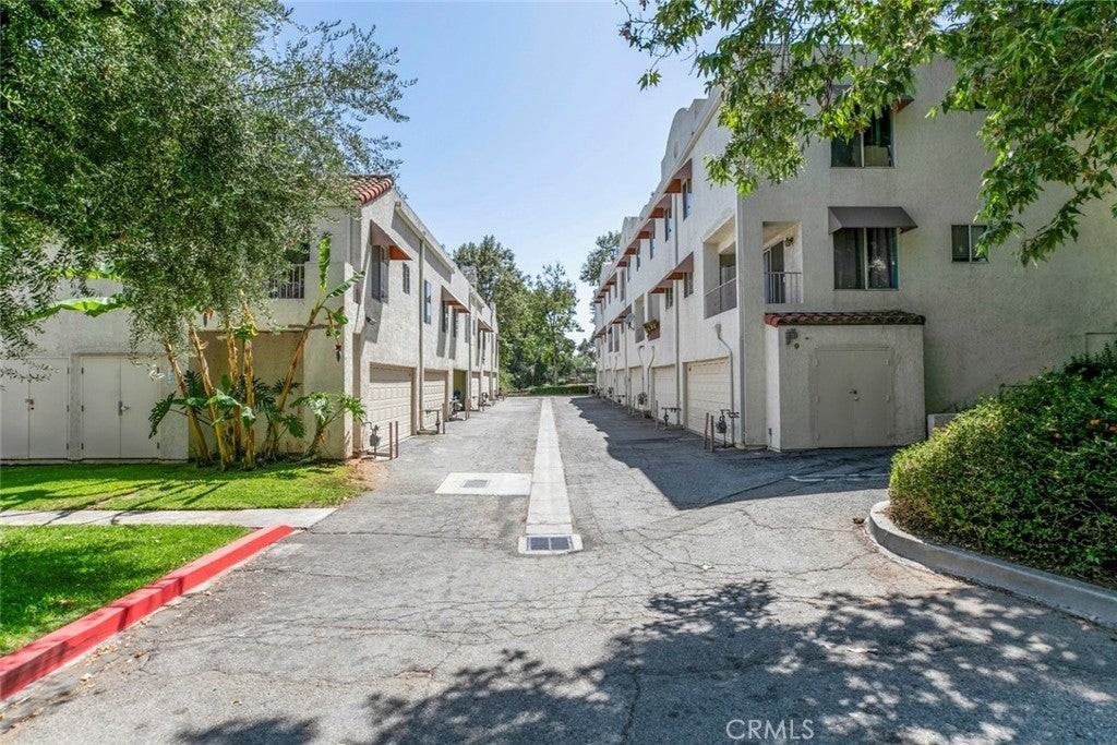 12411 Osborne St - Photo 3 of 39