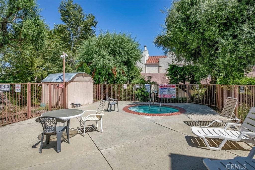 12411 Osborne St - Photo 4 of 39