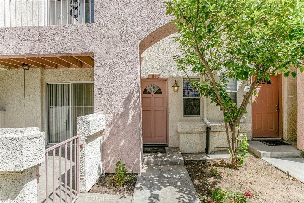 12411 Osborne St - Photo 6 of 39