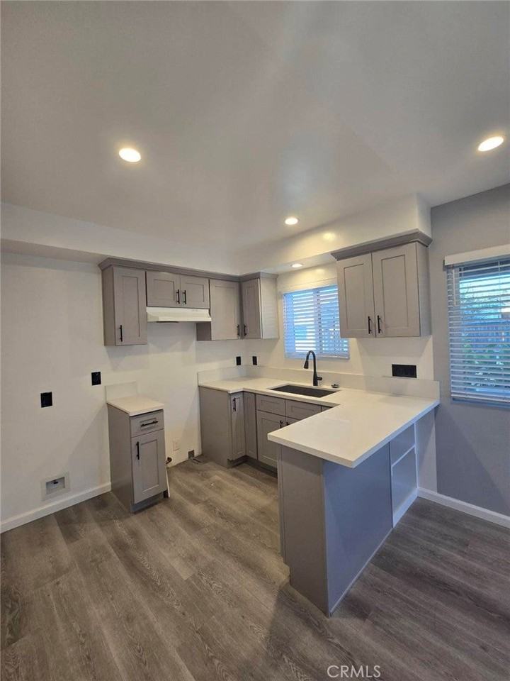 4919 3/4 Twining St - Photo 4 of 17