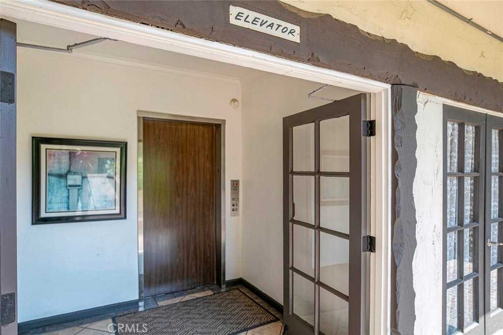 234 N Kenwood St - Photo 6 of 37