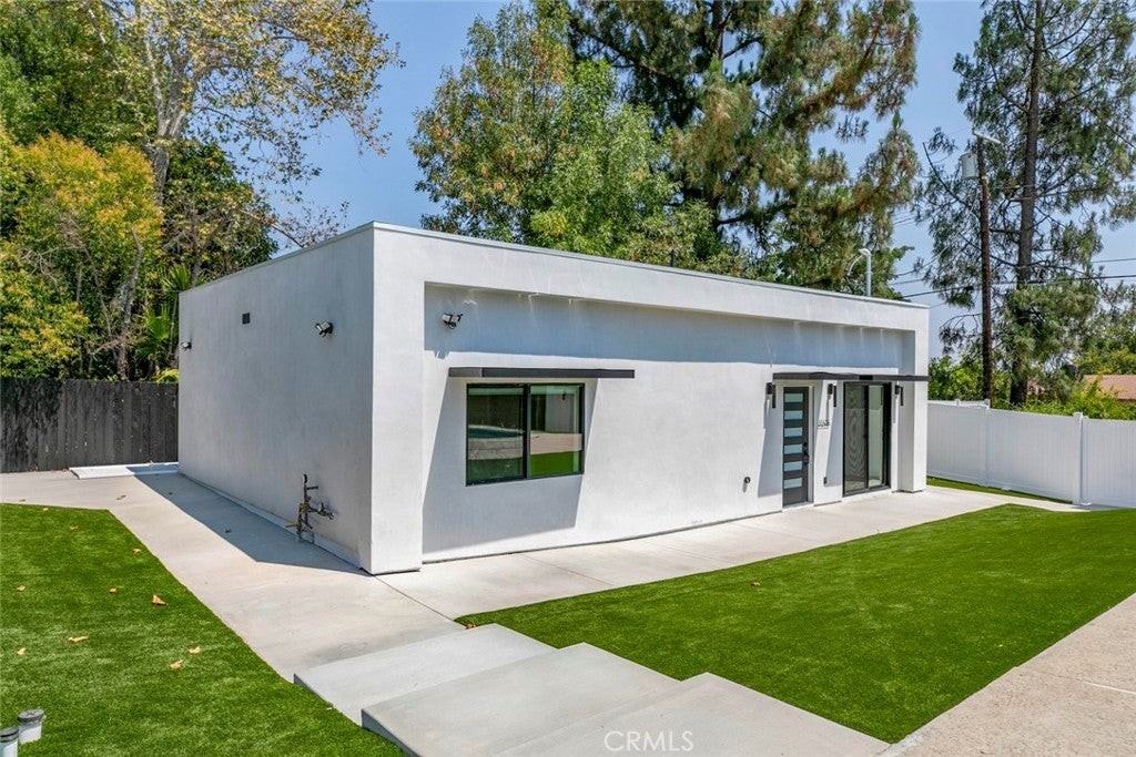 17434 Index St - Photo 2 of 29