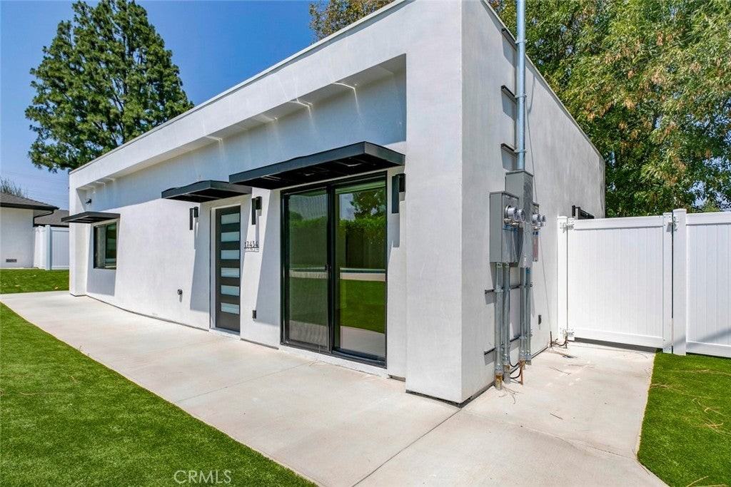 17434 Index St - Photo 3 of 29