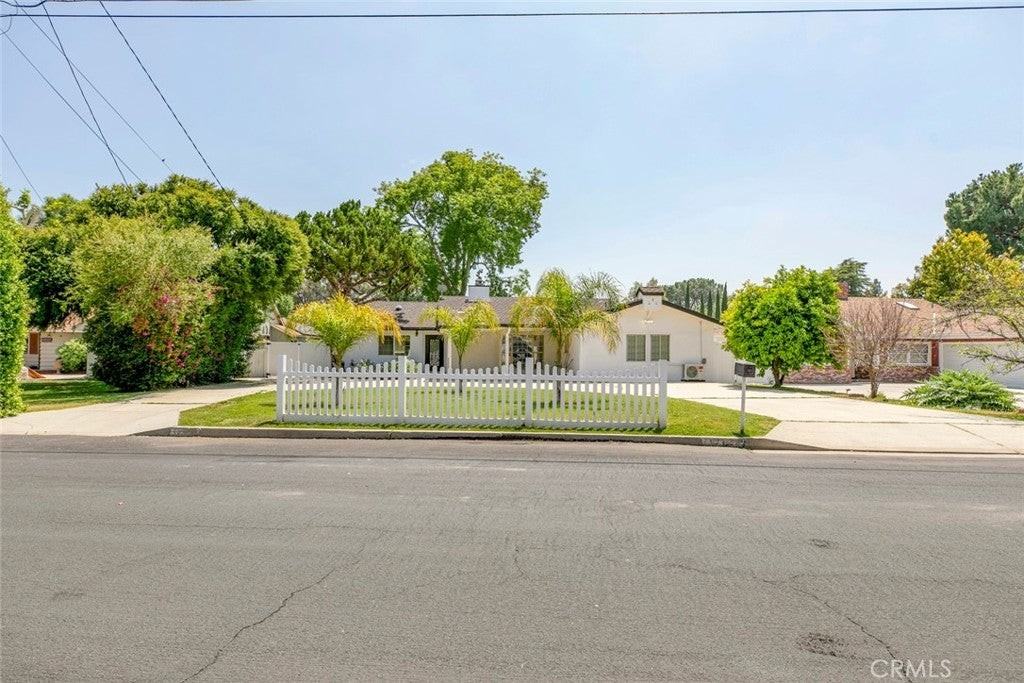 17646 Raymer St - Photo 2 of 28