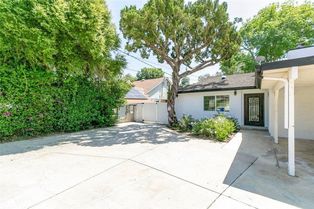 17646 Raymer St - Photo 3 of 28