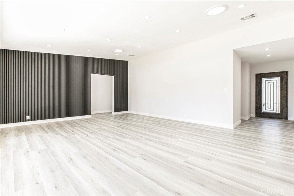 17646 Raymer St - Photo 5 of 28