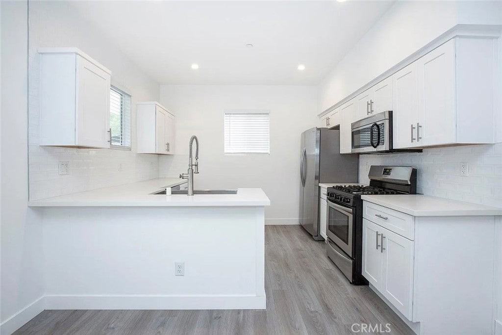 5026 1/2 Cleon Ave - Photo 3 of 19