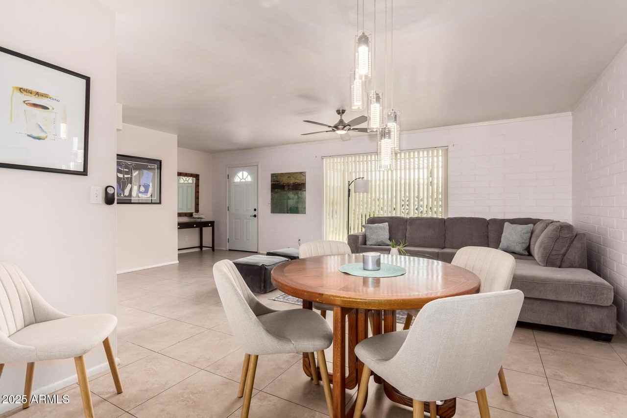 10824 W Crosby Dr - Photo 5 of 38