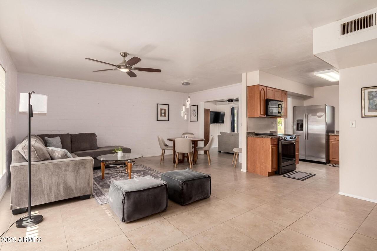 10824 W Crosby Dr - Photo 6 of 38