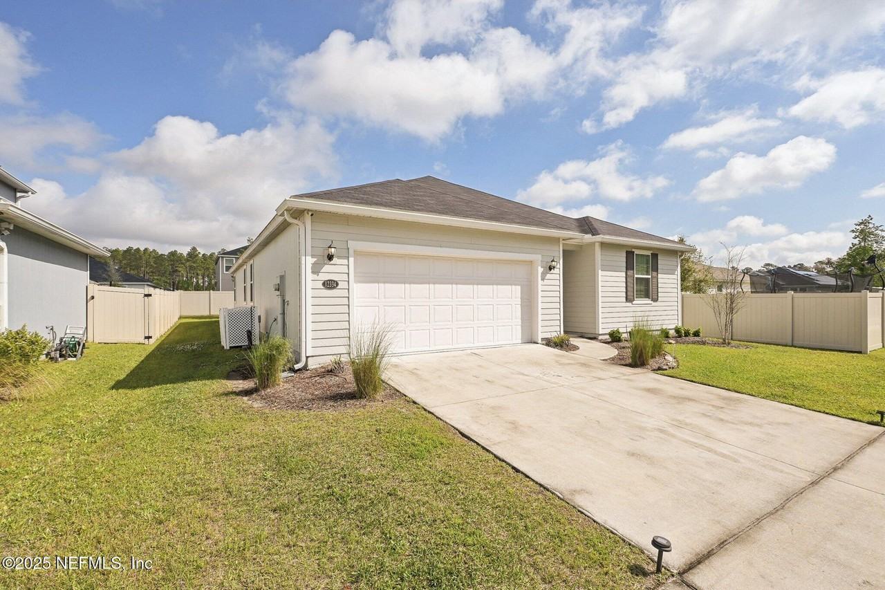 12334 Pink Dogwood Ln - Photo 3 of 37