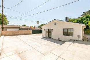 10446 Woodley Ave - Photo 1 of 1