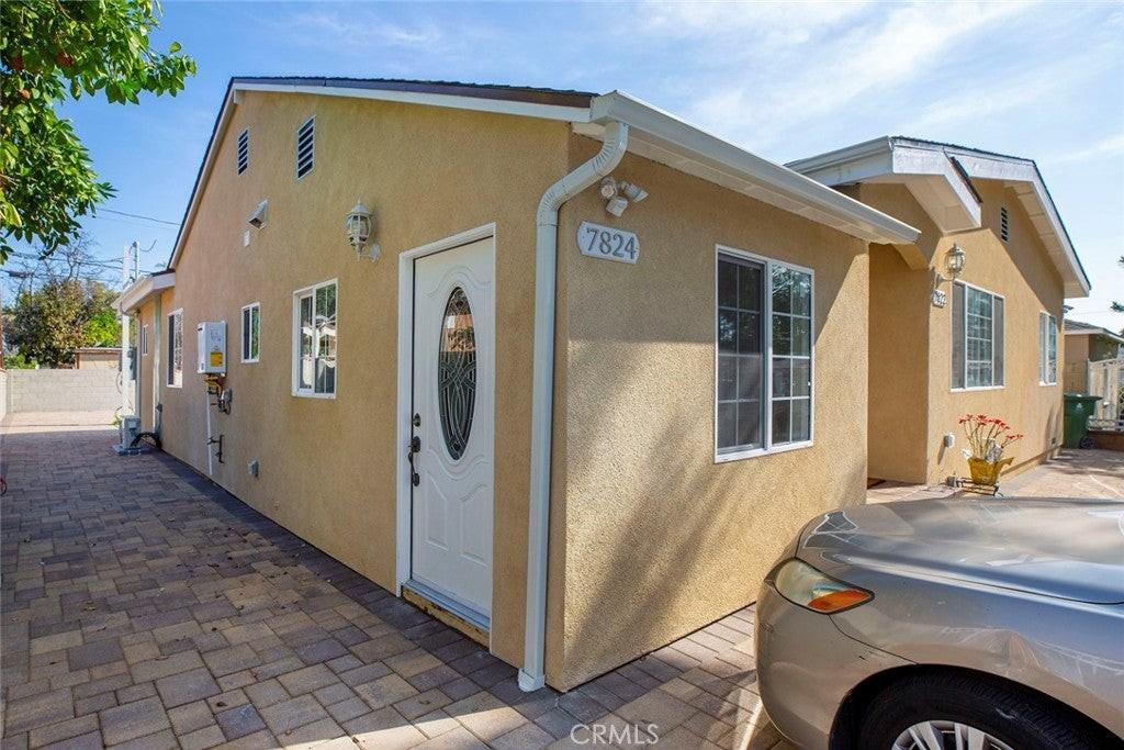 7822 Hazeltine Ave - Photo 3 of 19