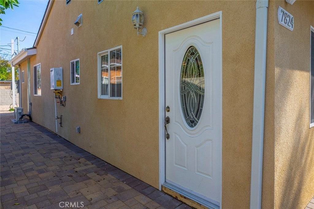 7822 Hazeltine Ave - Photo 4 of 19