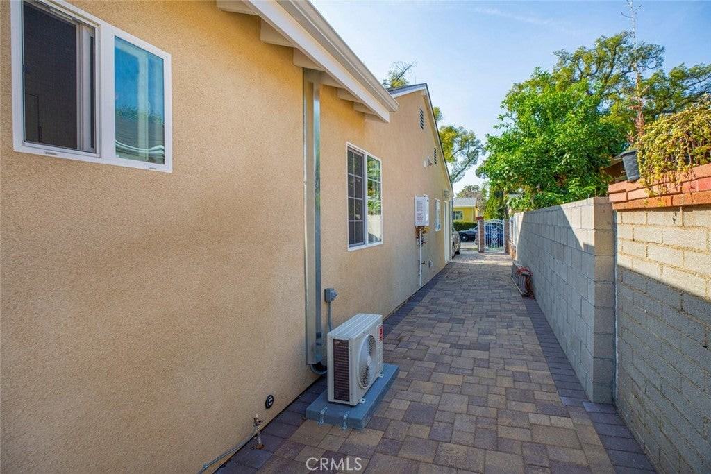 7822 Hazeltine Ave - Photo 6 of 19