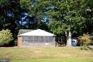 7612 Sherwood Rd - Photo 1 of 1