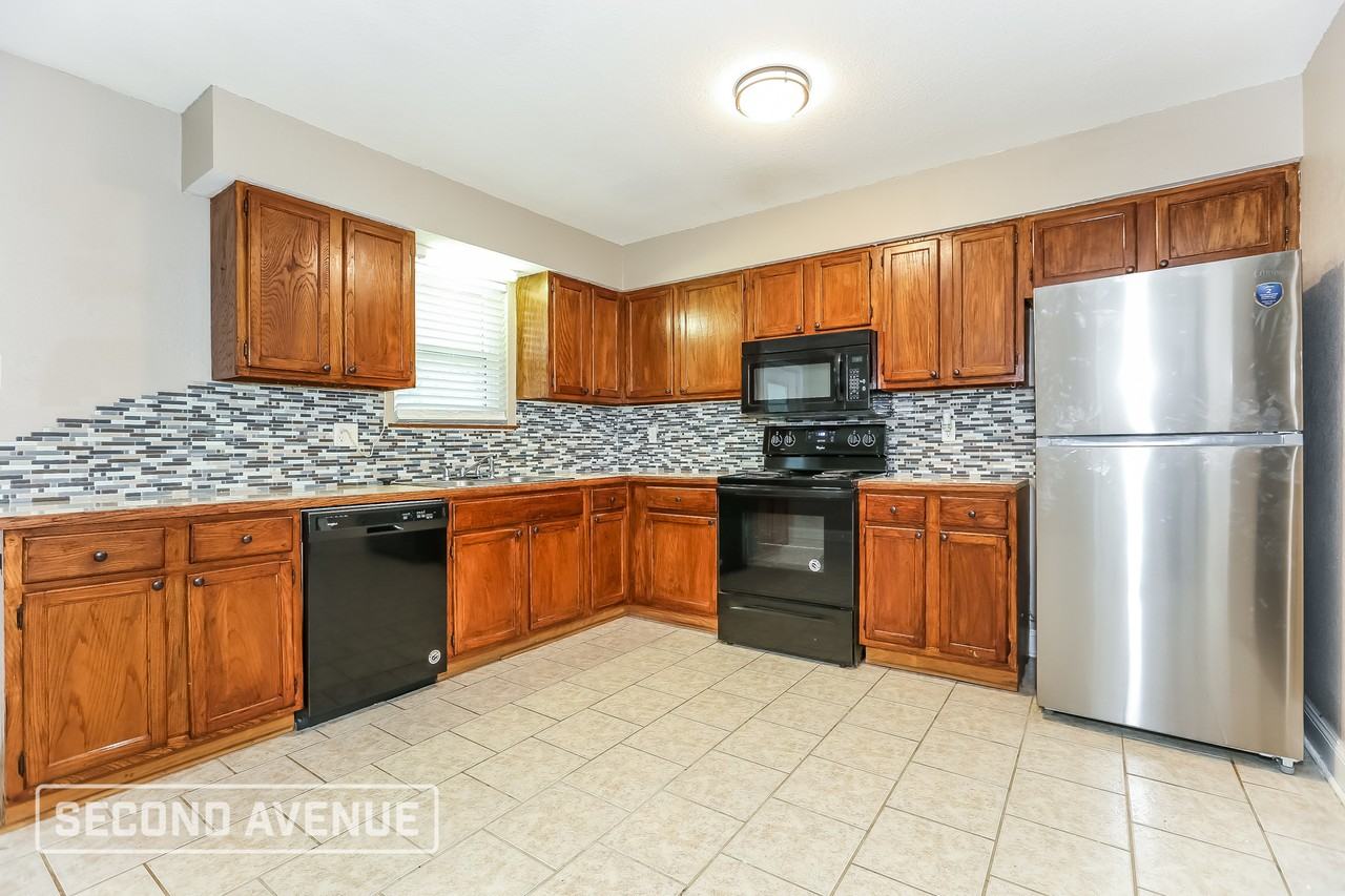 2204 Carywood Dr - Photo 6 of 22