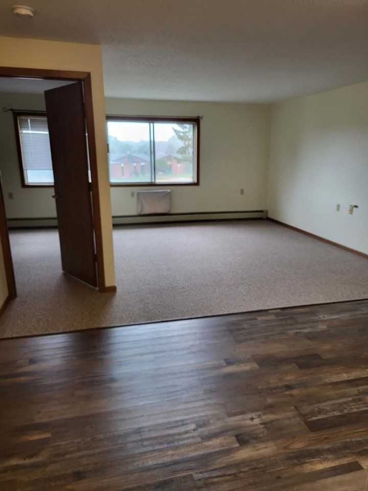 Goldenwood - Photo 7 of 12