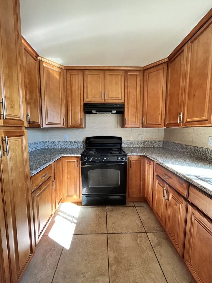 3534 Perlita Ave. - Photo 5 of 18