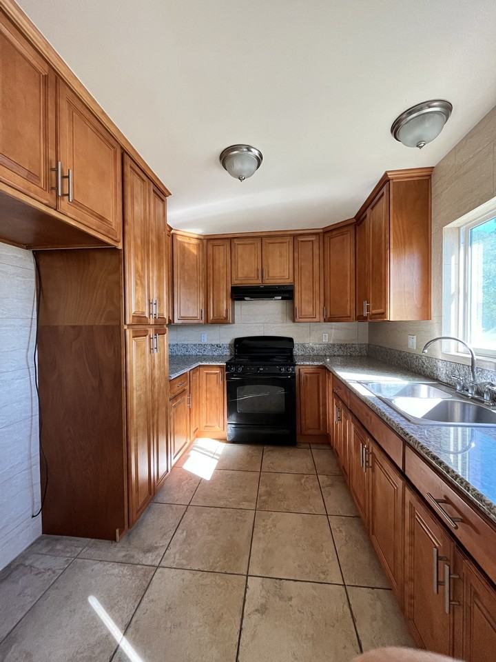 3534 Perlita Ave. - Photo 7 of 18