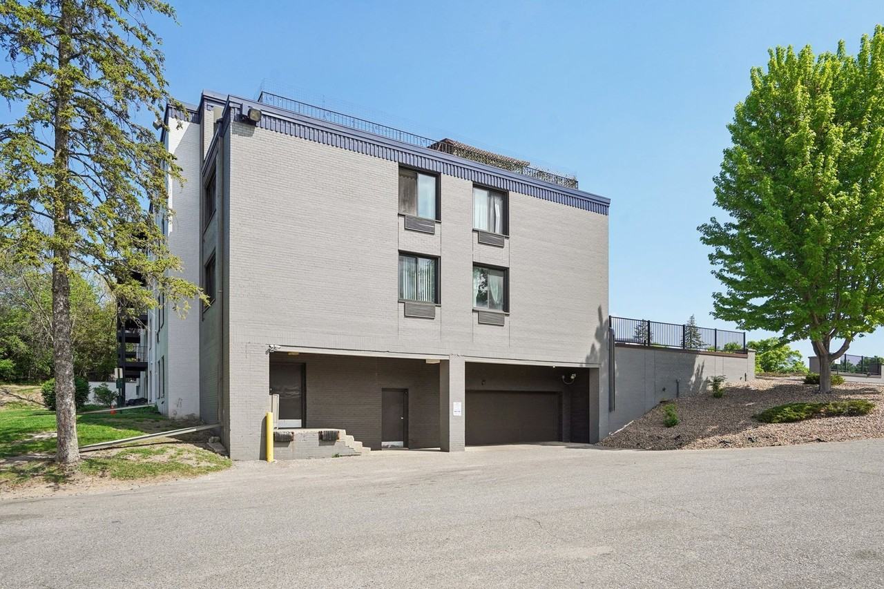 5300 Vernon Ave So - Photo 7 of 33