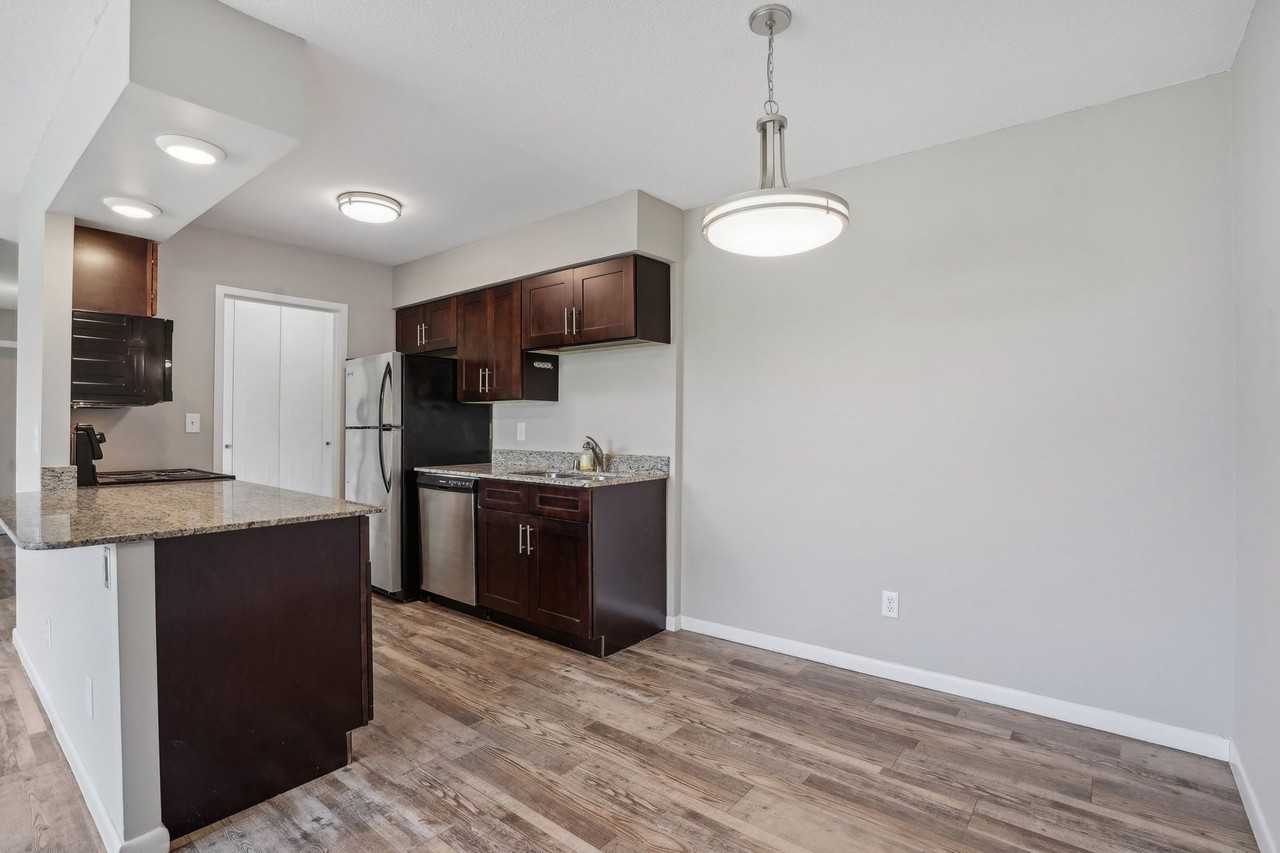 5300 Vernon Ave So - Photo 6 of 33