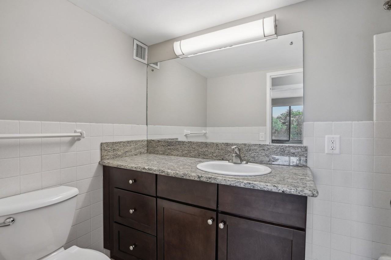 5300 Vernon Ave So - Photo 5 of 33