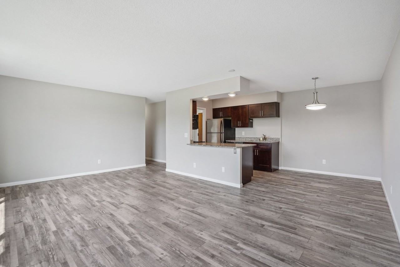 5300 Vernon Ave So - Photo 4 of 33