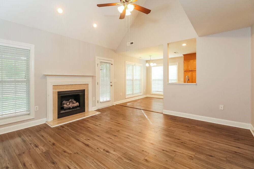 1052 Enderbury Dr - Photo 5 of 17