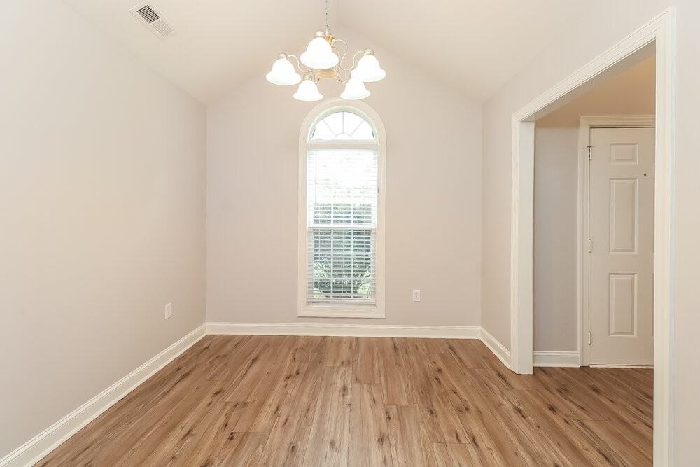1052 Enderbury Dr - Photo 6 of 17
