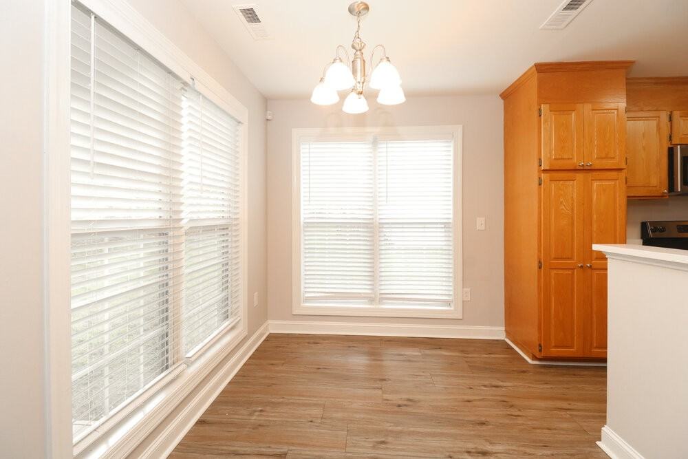 1052 Enderbury Dr - Photo 7 of 17