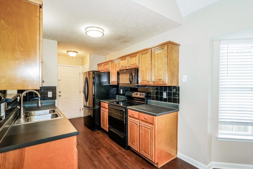 228 Parrish Pl - Photo 7 of 17