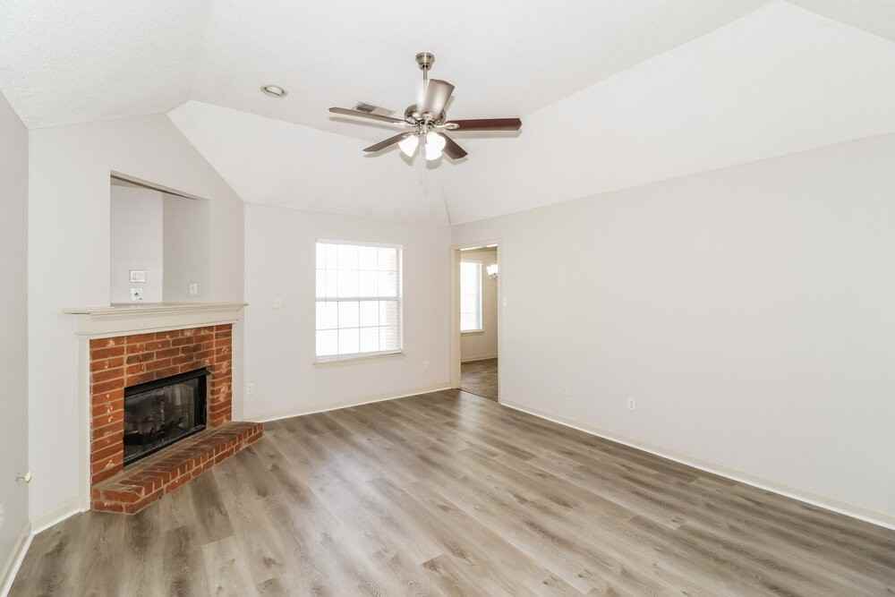 1128 Red Fern Cir E - Photo 5 of 17