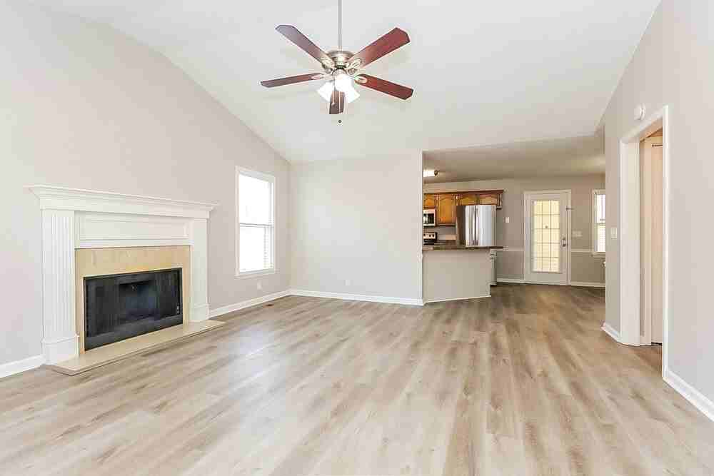 2319 Bennington Dr - Photo 4 of 16