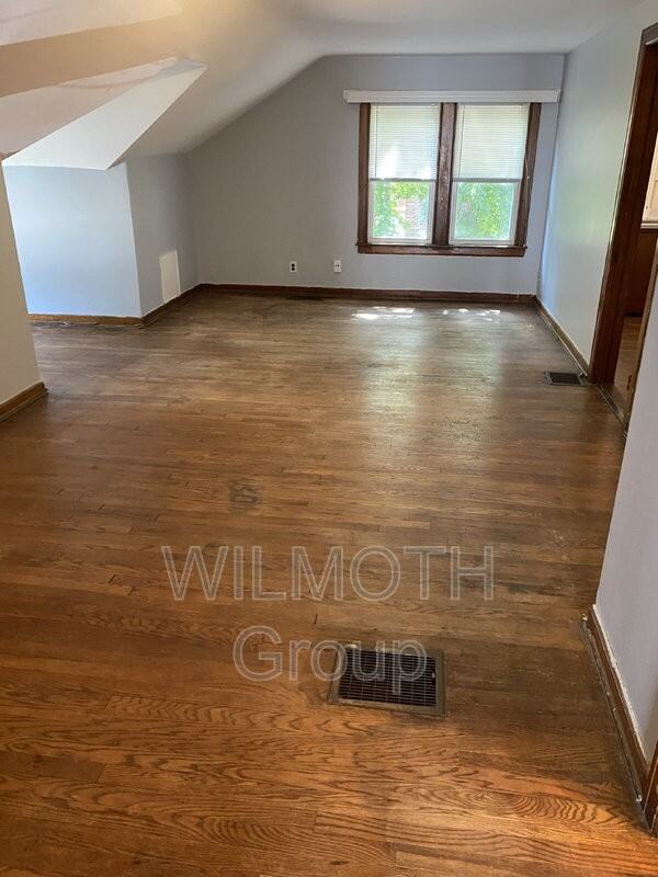 3095 Central Ave - Photo 3 of 10