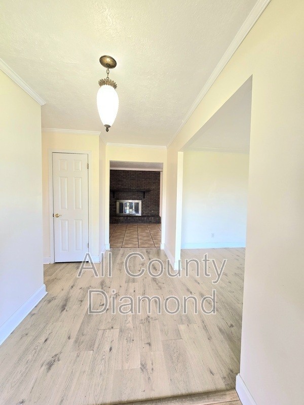 7523 Chipewa St - Photo 3 of 28