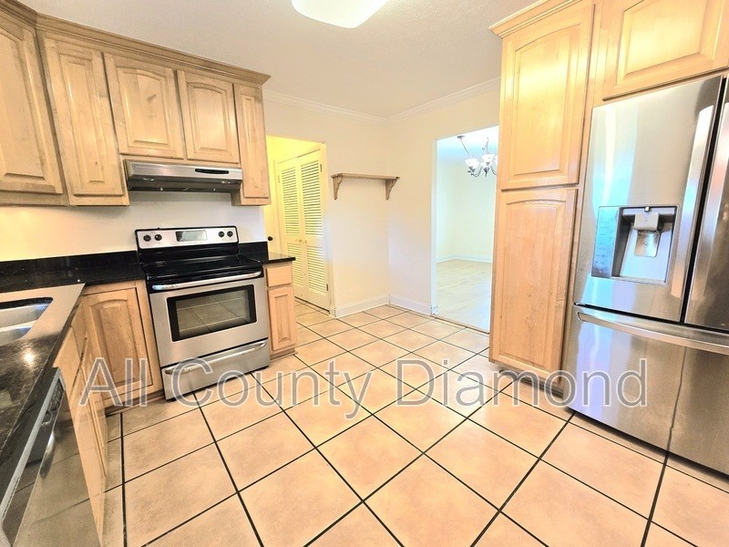 7523 Chipewa St - Photo 4 of 28