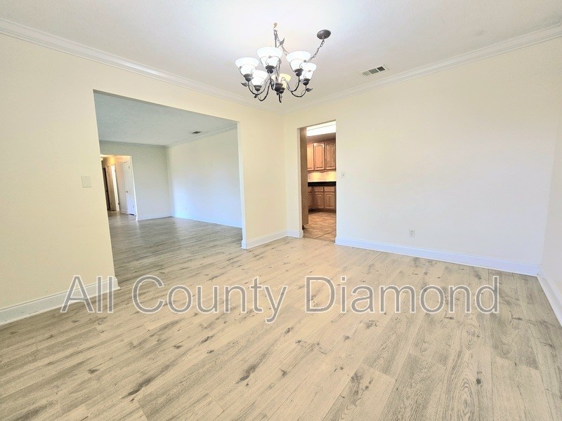 7523 Chipewa St - Photo 7 of 28