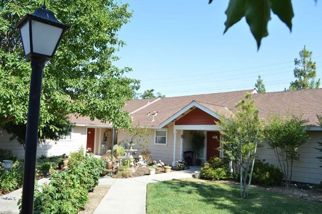 Comfrey Senior - Photo 5 of 5