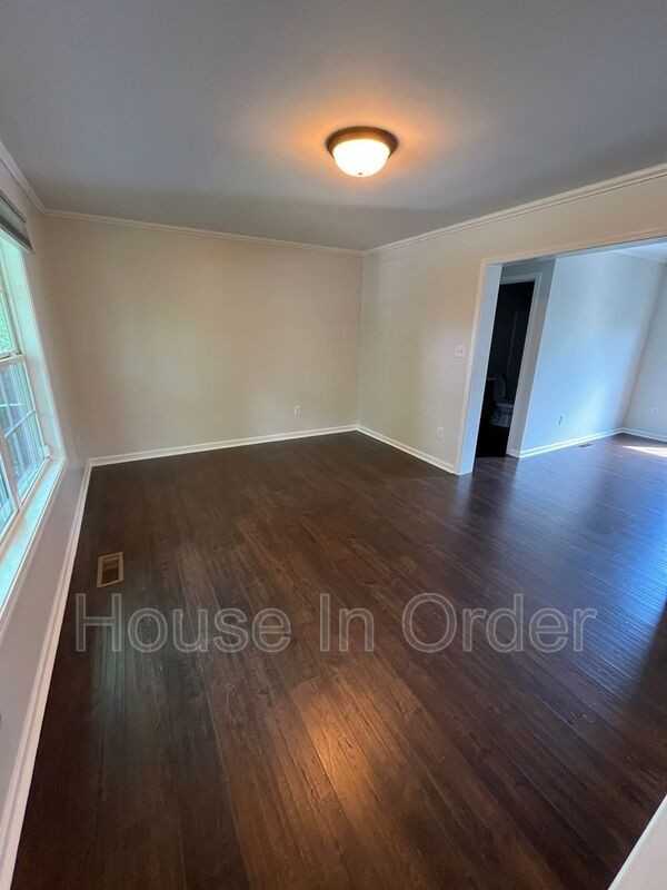 11 Walton St - Photo 2 of 13