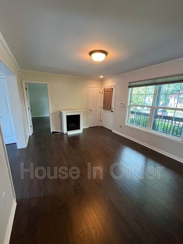 11 Walton St - Photo 3 of 13